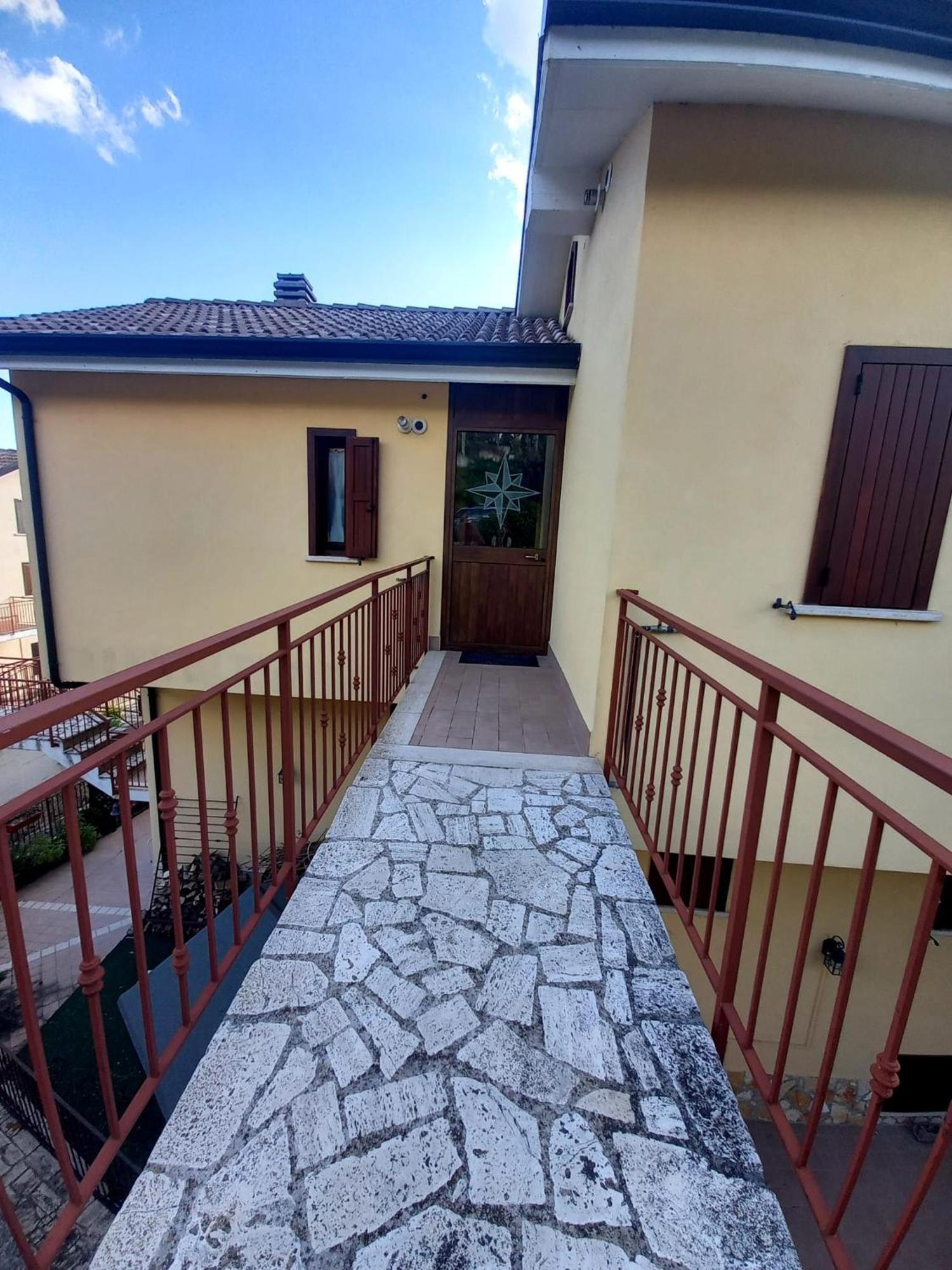 Apartamento Il Nido Castel Di Sangro Exterior foto